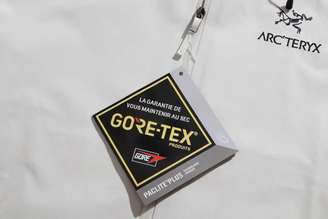 ARC TERYX BETA LT Jacket-Men's GTX Yb N 100d-X 3L GORE-TEX Pro ISO 90（ISO 4） Breathable ， Breathable， 。 ，Water Tight RS 。Alpha SV ， Storm Hood ， ， ，VISLON ， Velcro ， Zip-in， ARC TERYX ALPHA SV Arc’teryx ， ， ， 。 Color： Size：S～XL